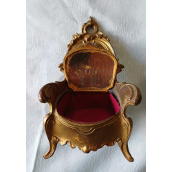 Ravissante Boite à bijoux chaise en bronze doré style Louis XV
