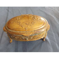 Ancienne boite à bijou ovale en régule doré