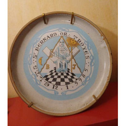 Rare assiette maçonnique commémorative St. Bernard. Or. Troyes ( GLTS)